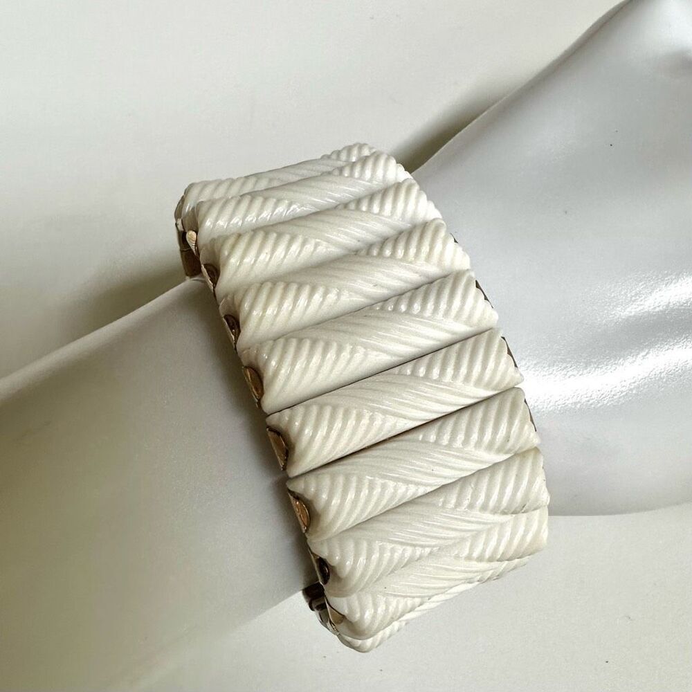 vintage  white thermoset gold tone rope design  expansion bracelet